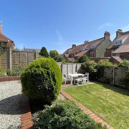 Sterling House * Robin Hood's Bay